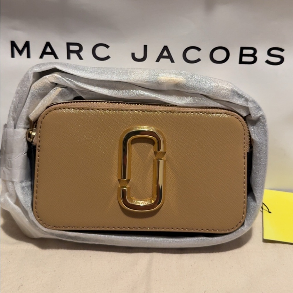 Marc Jacobs The Snapshot...$325 in store/online - Picture 3 of 16